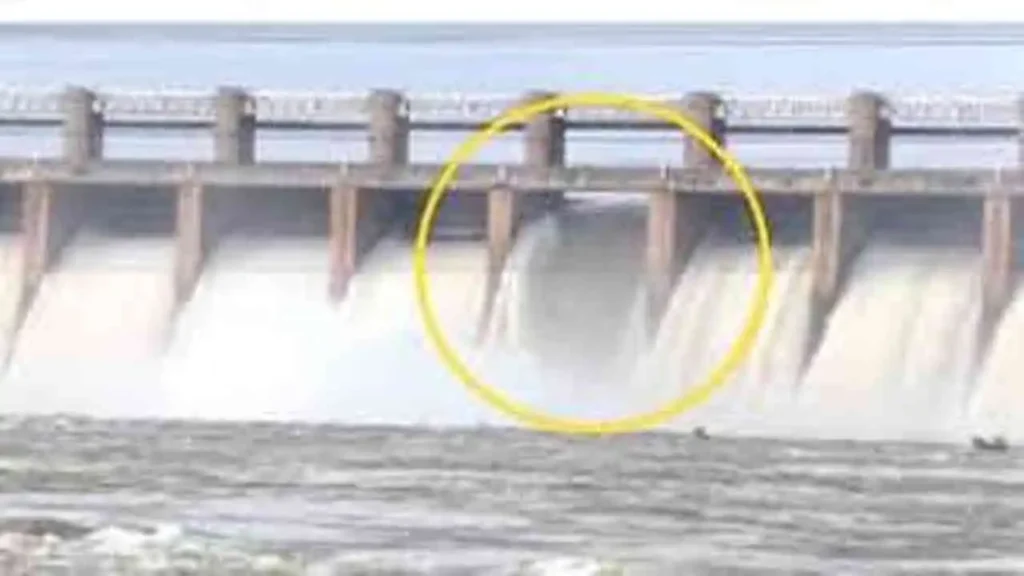 Tungabhadra Dam Gate Washed Away