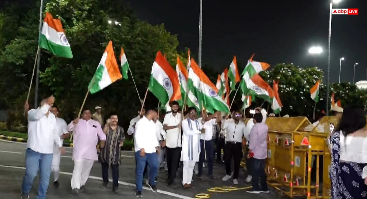 Slogans of Dhol Nagade and Bharat Mata Ki Jai ... Shubhanshu Shukla's strong welcome at Delhi Airport; Watch video